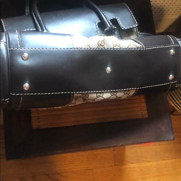 Authentic Gucci Monogram Queen Gold Bow Handbag - Picture 9 of 17